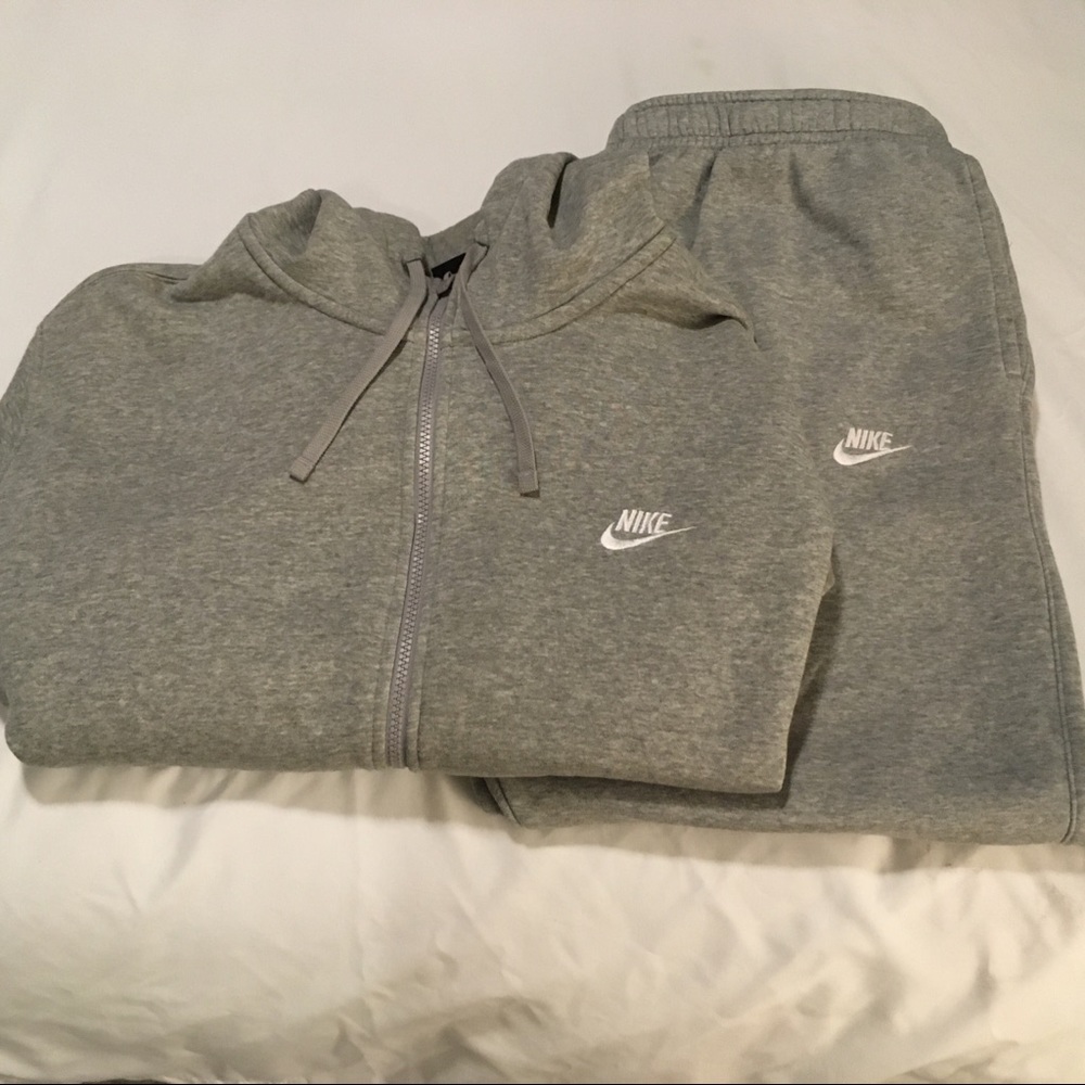 Men’s Nike Joggers- top & bottoms, great condition